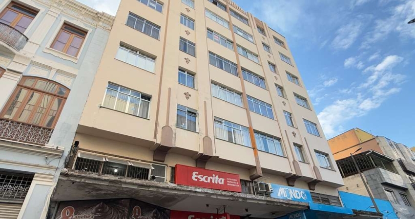 Tradição, conforto e localização estratégica no coração de Juiz de Fora! Apartamento 3 quartos à venda no Centro.