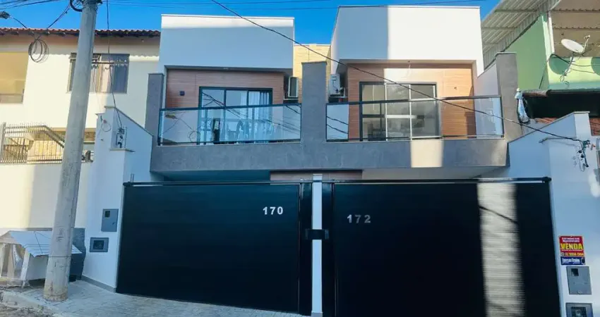 Conforto, espaço e comodidade em cada detalhe desta casa no Martelos! Casa à venda  com 3 suítes.