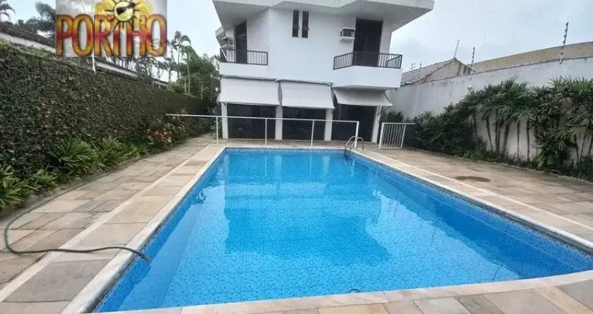 Casa na Enseada em excelente estado de conservação!