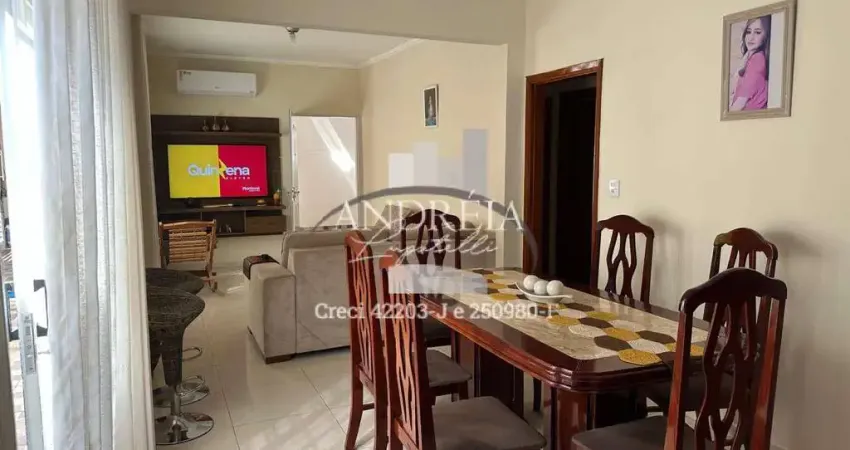 CASA COM 3 QUARTOS SENDO 1 SUITE , PROXIMO AO SUPERMERCADO 14