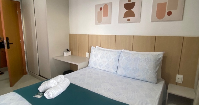 Lindo Studio com varanda mobiliado no Caminho das Árvores