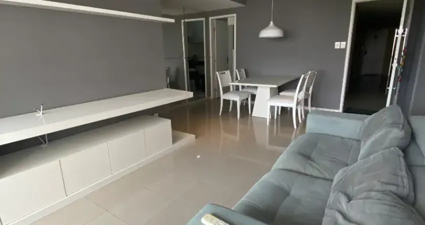 Amplo 3/4. 3 sanitários, varanda, perto do shopping da bahia