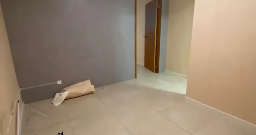 Sala comercial com 02 splits, divisória, porta de vidro, 30m