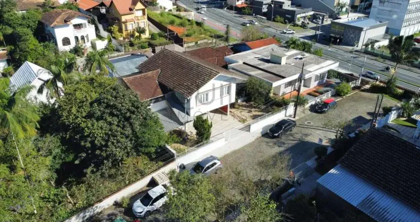 Casa para Venda em Blumenau, Velha, 3 dormitórios, 3 banheiros, 4 vagas