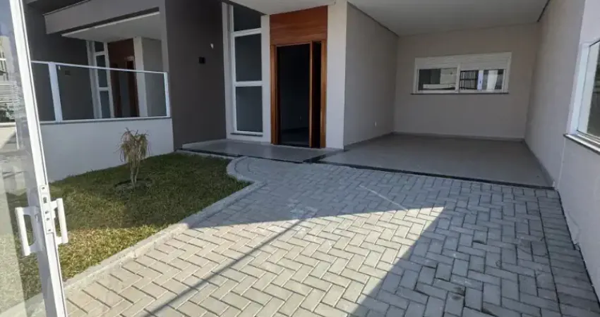 Linda residencial em local tranquilo com 3 dormitórios e piscina em caxias do sul-rs