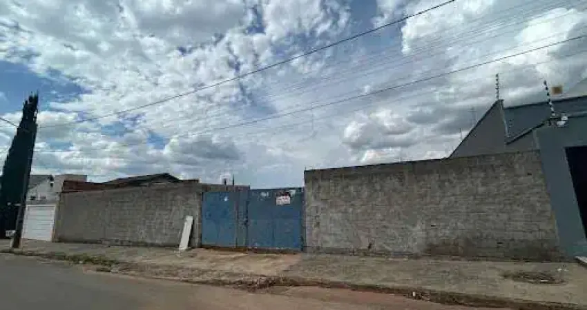 Lote de 360 metros em rua fechada!