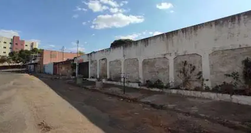 Excelente Área Próxima ao Colégio Couto e Unievangélica