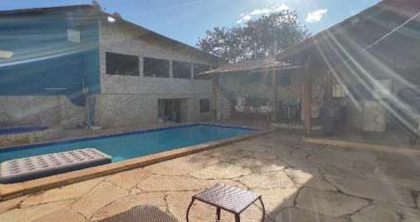 Excelente Casa C/ 3 Suítes - Fácil Acesso Ao Centro