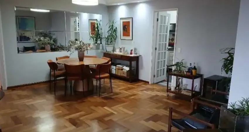 Confortável apartamento tipo para venda em Vila Andrade com 4 quartos, sendo 1 suíte, 123m²