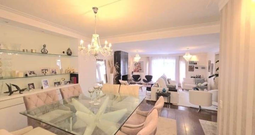 Atraente apartamento tipo para venda com 3 quartos, sendo 3 suítes, 211m²