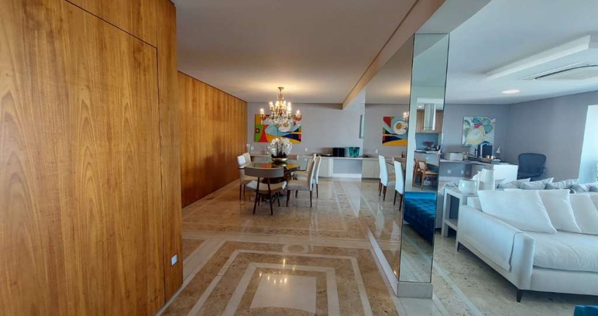 Agradável apartamento tipo para venda com 4 quartos, sendo 4 suítes, 338m²