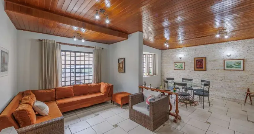 Elegante casa tipo para venda em Planalto Paulista com 4 quartos, sendo 1 suíte, 232m²