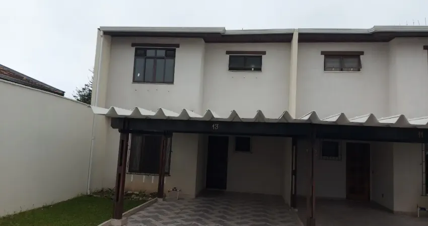 Amplo sobrado com possibilidade de 4 quartos. bem localizado e local seguro.