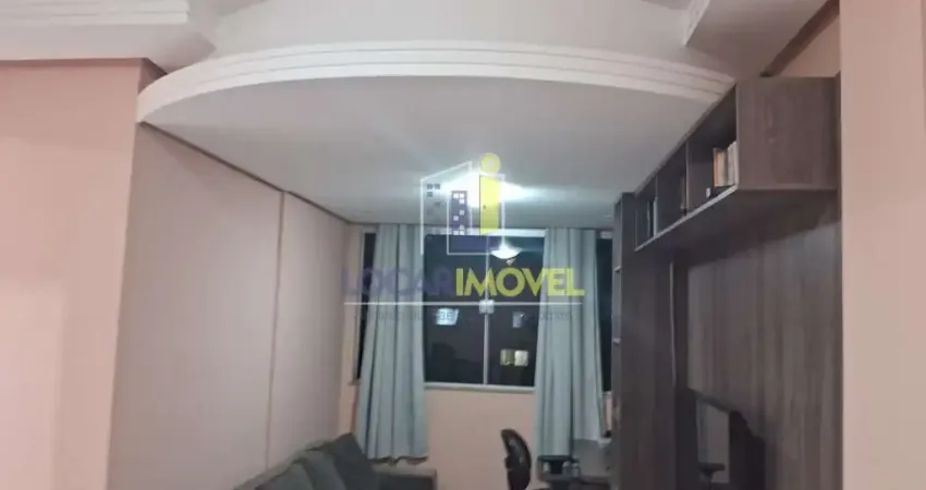 Apartamento de 3º andar de frente com móveis planejados na cozinha e sala, garagem, próximo ao Shop