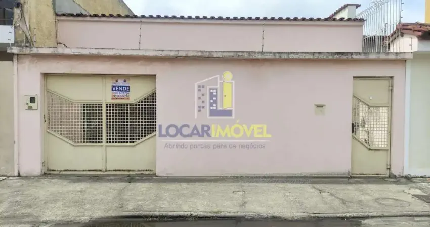 Casa solta a venda de 4/4 sendo uma suíte no Centro de Vitória da Conquista, BA