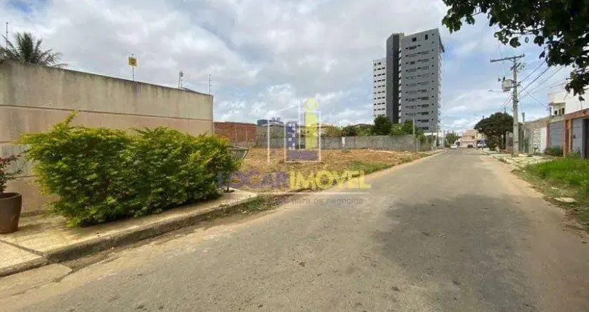 Atenção investidores! Terreno Plano em rua Asfaltada à Venda, em Bairro Candeias, próximo a Av. Olí