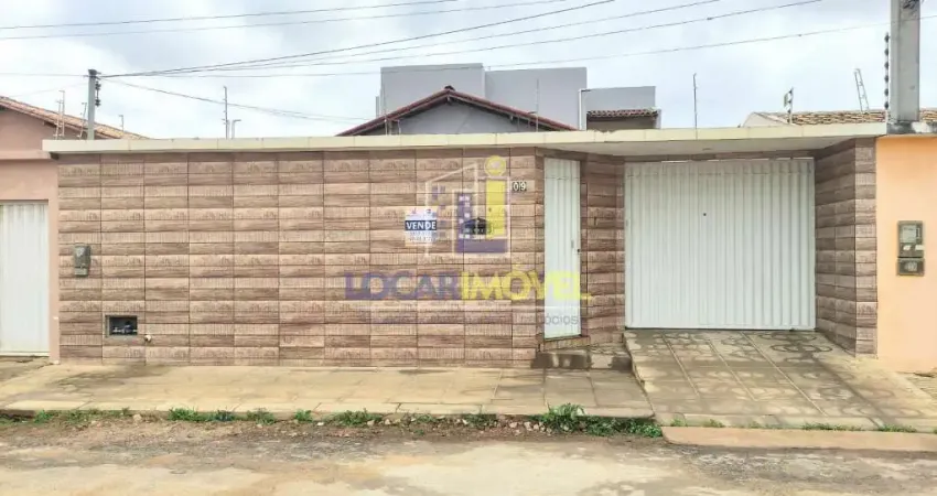 Casa Duplex (solta) com 5/4 sendo 1 suíte, com garagem para 4 carros no Bairro Felícia na região do