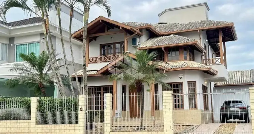 Casa com 04 dormitórios à venda no Pedra Branca, Palhoça/SC