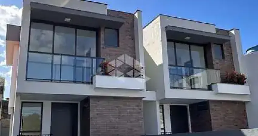 Sobrado novo 03 dormitórios à venda no bairro Serraria - São José/SC