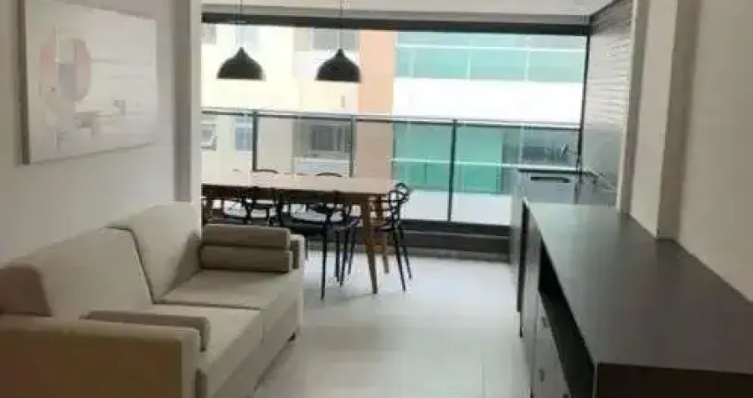 Apartamento quarto e sala alphaville, mobiliado, andar alto, finamente decorado.