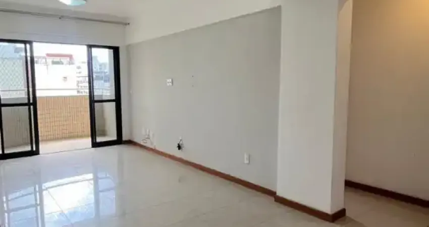 Apartamento costa azul 3/5, nascente 2 vagas, varanda integrada.