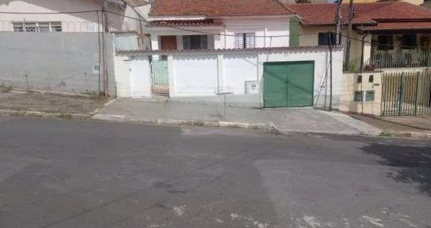 Ampla Casa na Vila Lemos com 4 Quartos e Quintal – Oportunidade!