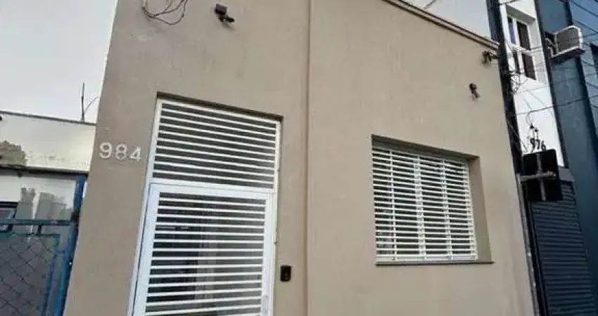**Oportunidade no Cambuí! Casa de 3 Quartos por R$ 3.350**