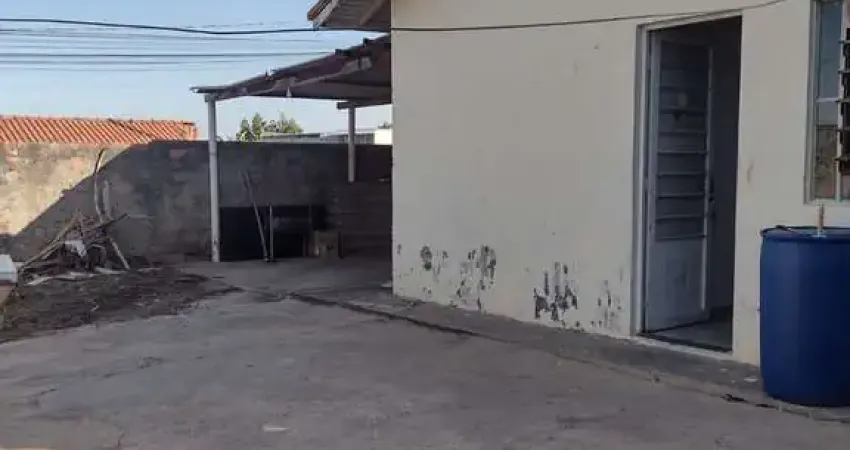 **Oportunidade! Casa ampla com quintal e garagem na Vila Industria SO A VISTAl**