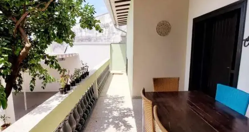 **Casa térrea com quintal amplo e 2 vagas no Santa Genebra!**