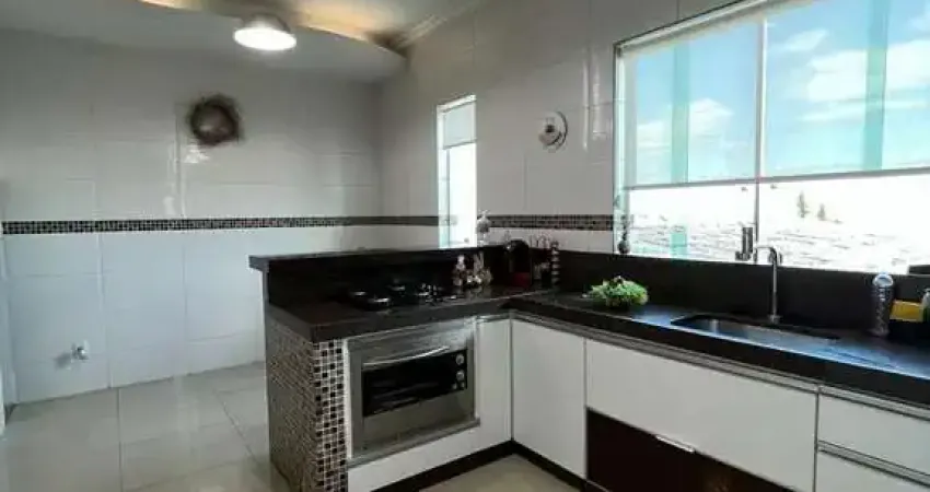 Casa com 3 quartos à venda no Centro, Contagem 