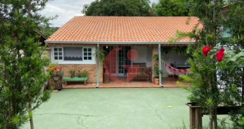 Casa à venda em condomínio fechado 03 dormitórios sendo 01 suíte- No bairro Urbanova