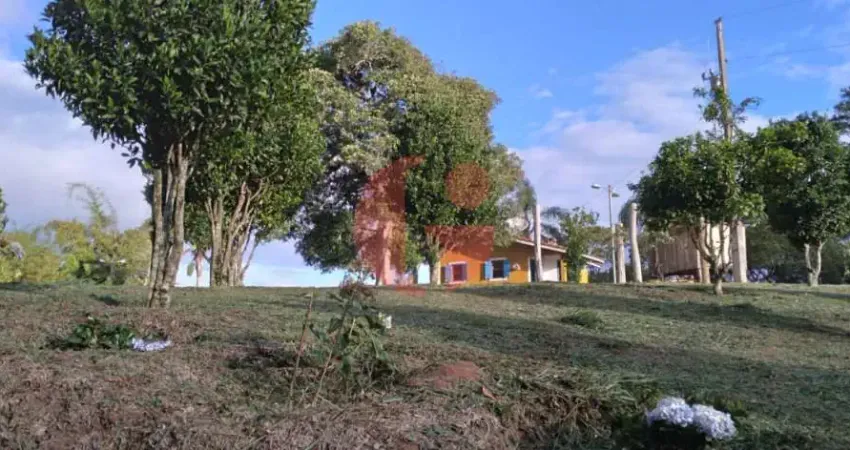 Sítio encantador à venda em Paraisópolis, com 13 alqueires e uma vista deslumbrante para a Pedra do Baú, famoso ponto turístico de São Bento do Sapucaí.