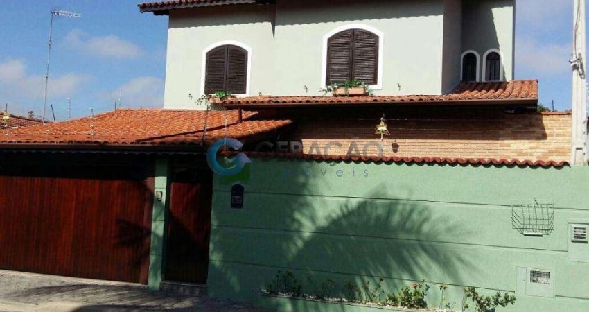 Casa 03 Dorm. 194,36m² de área construída e 204,00m² de terreno - Jardim Campo Grande