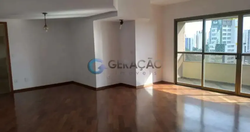 Andar alto, apartamento com 4 dormitórios sendo 1 suite, 2 vagas de garagem.