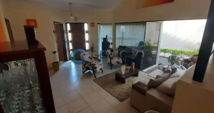 Casa em condomínio para venda com 3 quartos e piscina com 300m² - Jacareí