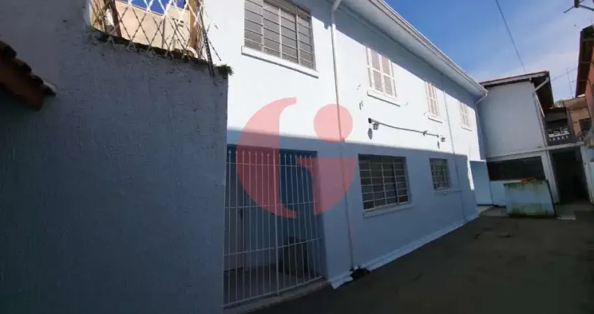 Casa comercial no Centro de São José dos Campos com 04 salas e varanda - 157m²
