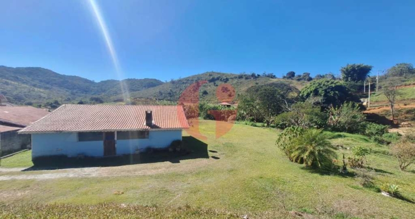 Casa para venda com 03 quartos e 04 vagas de garagem - 150m² em Santo Antônio do Pinhal
