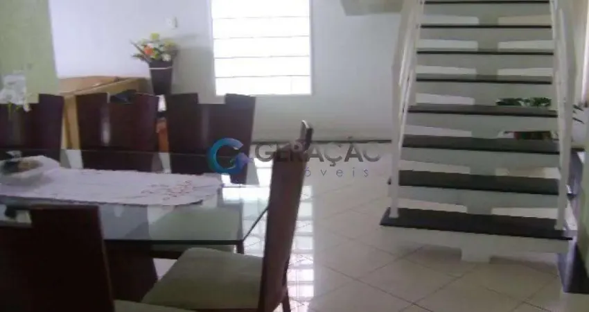 Sobrado em condomínio para locação com 04 quartos e 04 vagas de garagem - 300m² no bairro Jardim Aquarius