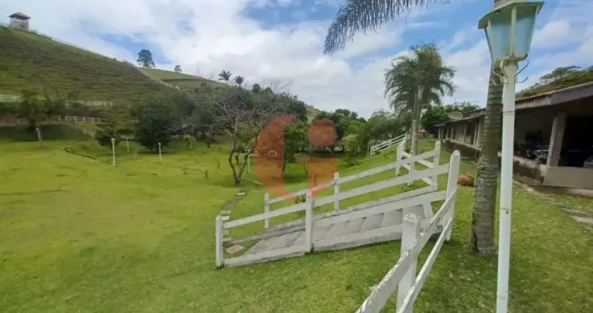 Vendo lindo sítio na beira da represa em São José dos Campos