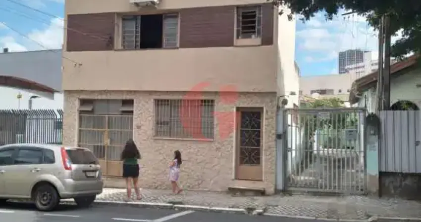 Sobrado à venda com 04 dormitórios e 03 banheiros- Na zona Central de SJC