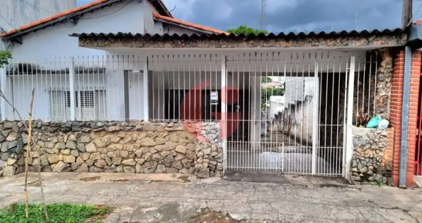 Casa à venda com 03 dormitórios sendo 01 suíte- 400 m²- Na zona Central de SJC