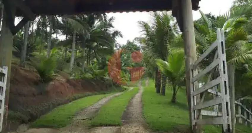 Chácara à venda em condomínio fechado com 2 quartos sendo 1 suíte- 6.600m²- bairro bom sucesso