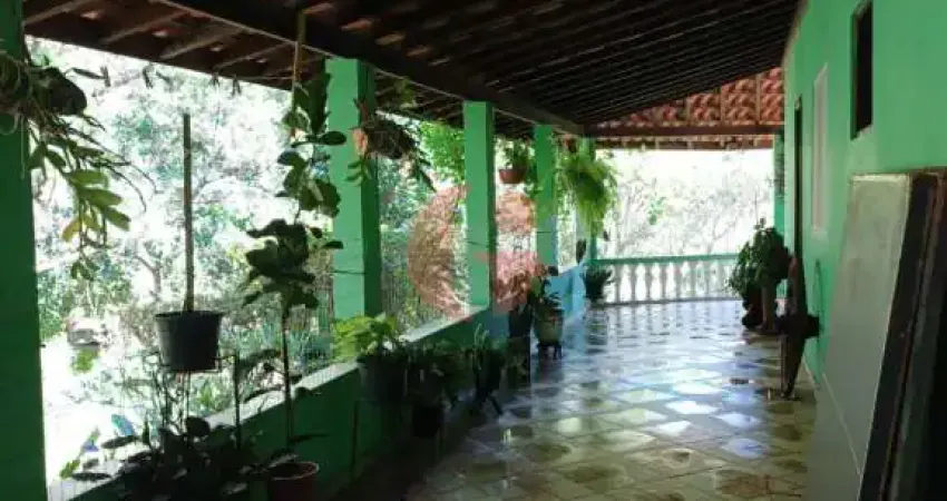 Casa à venda com 4 quartos e 2 banheiros- 30.000 m² de terreno- monteiro lobato