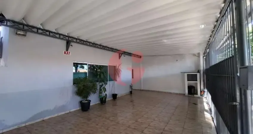 Casa à venda com 4 quartos e 3 banheiros- 300 m² de terreno- Parque Industrial