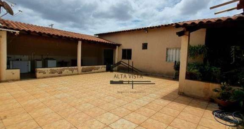 Casa com 3 dormitórios à venda, 327 m² por R$ 650.000 - São Jorge - Uberlândia/MG