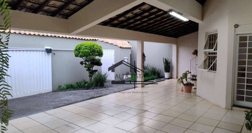 Casa com 3 dormitórios à venda, 176 m² por R$ 795.000 - Carajás - Uberlândia/MG