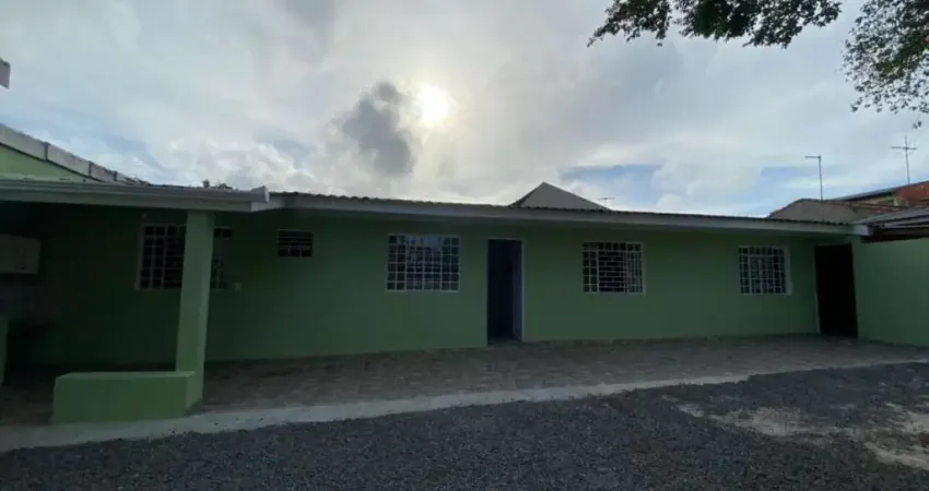 Casa Residencial com 2 quartos  para alugar, 60.00 m2 por R$1500.00  - Capao Raso - Curitiba/PR