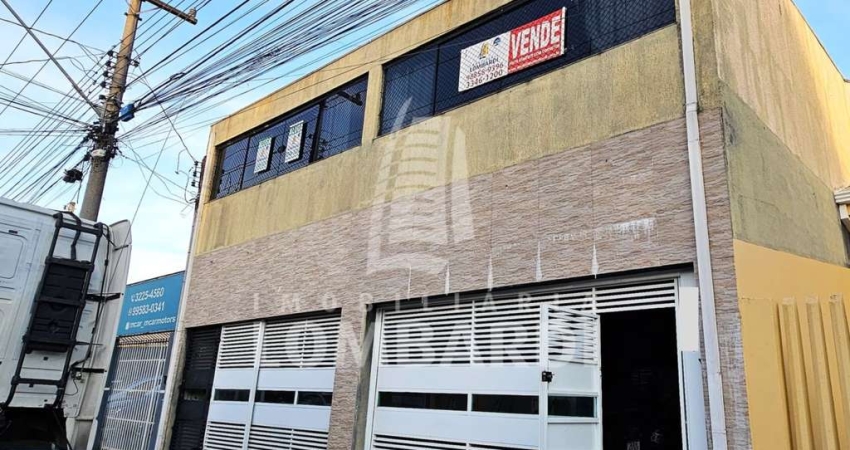 Sobrado com 3 quartos  à venda, 300.00 m2 por R$880000.00  - Sitio Cercado - Curitiba/PR