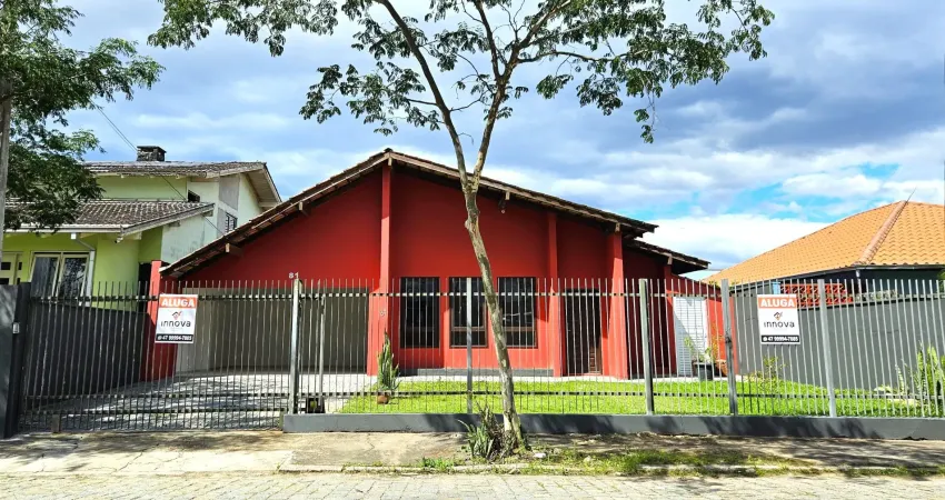 Alugo casa 4 quartos, piscina, 2 garagens, bairro boa vista, joinville - sc