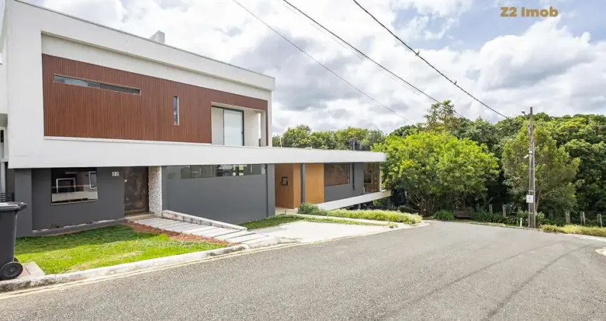 Casa Exclusiva em Condomínio, ao lado do bairro Tingui.